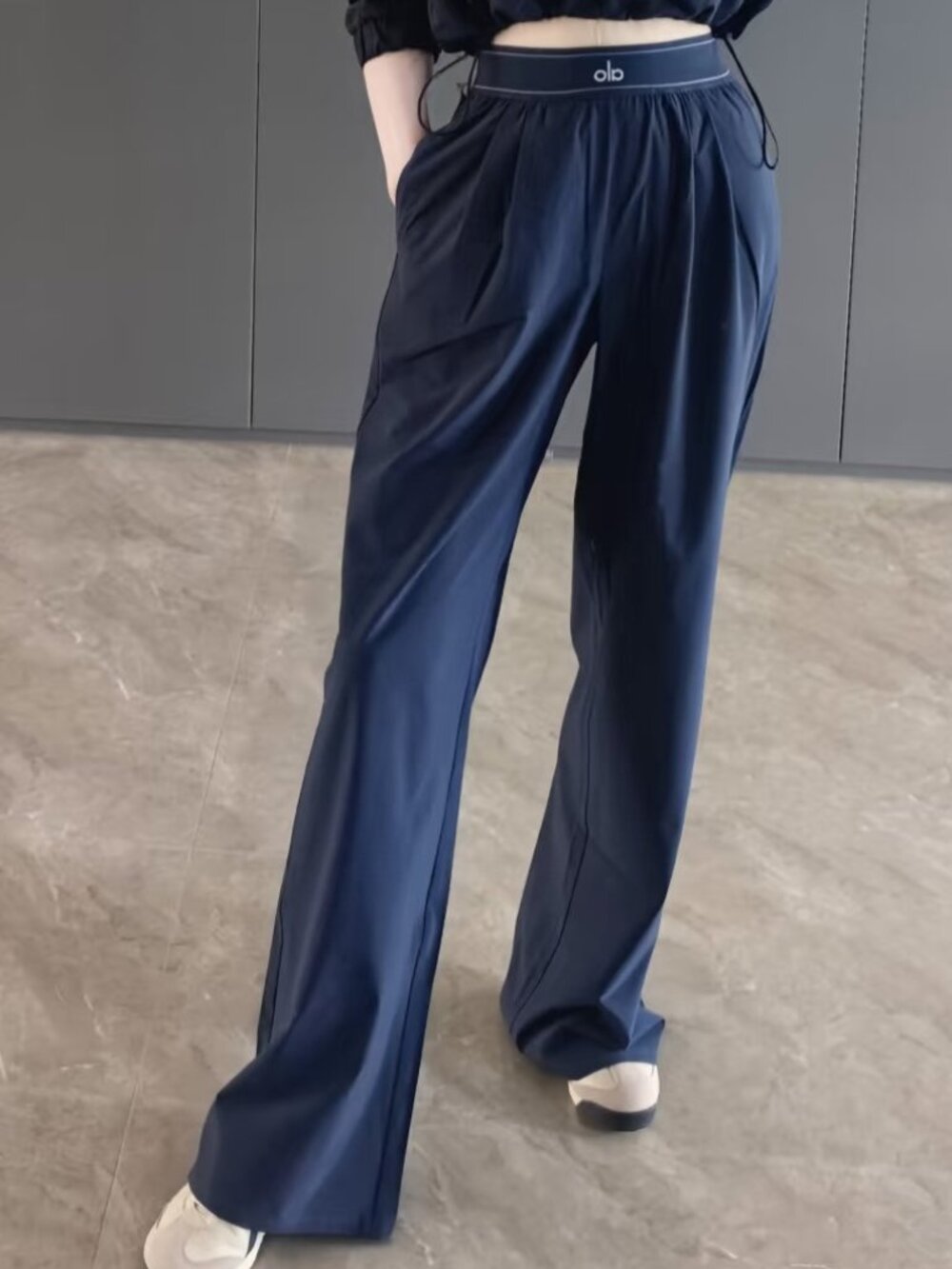 Alo Yoga💙A Must-Have for Ladies Suit Up Trouser (Regular) NWT🔥 - Picture 9 of 9